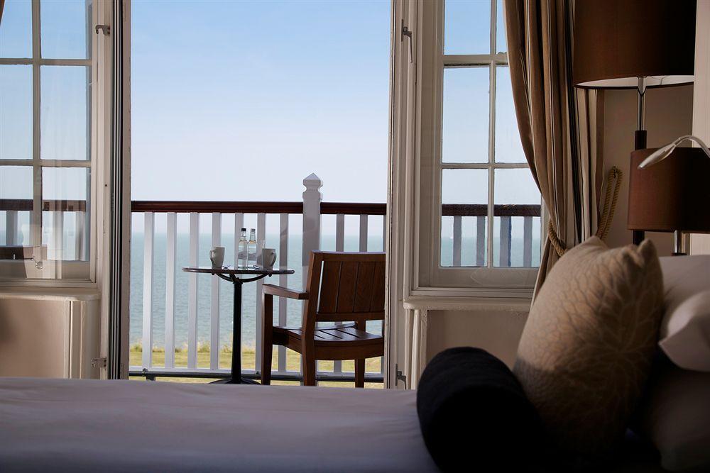 Hotel The Marine
