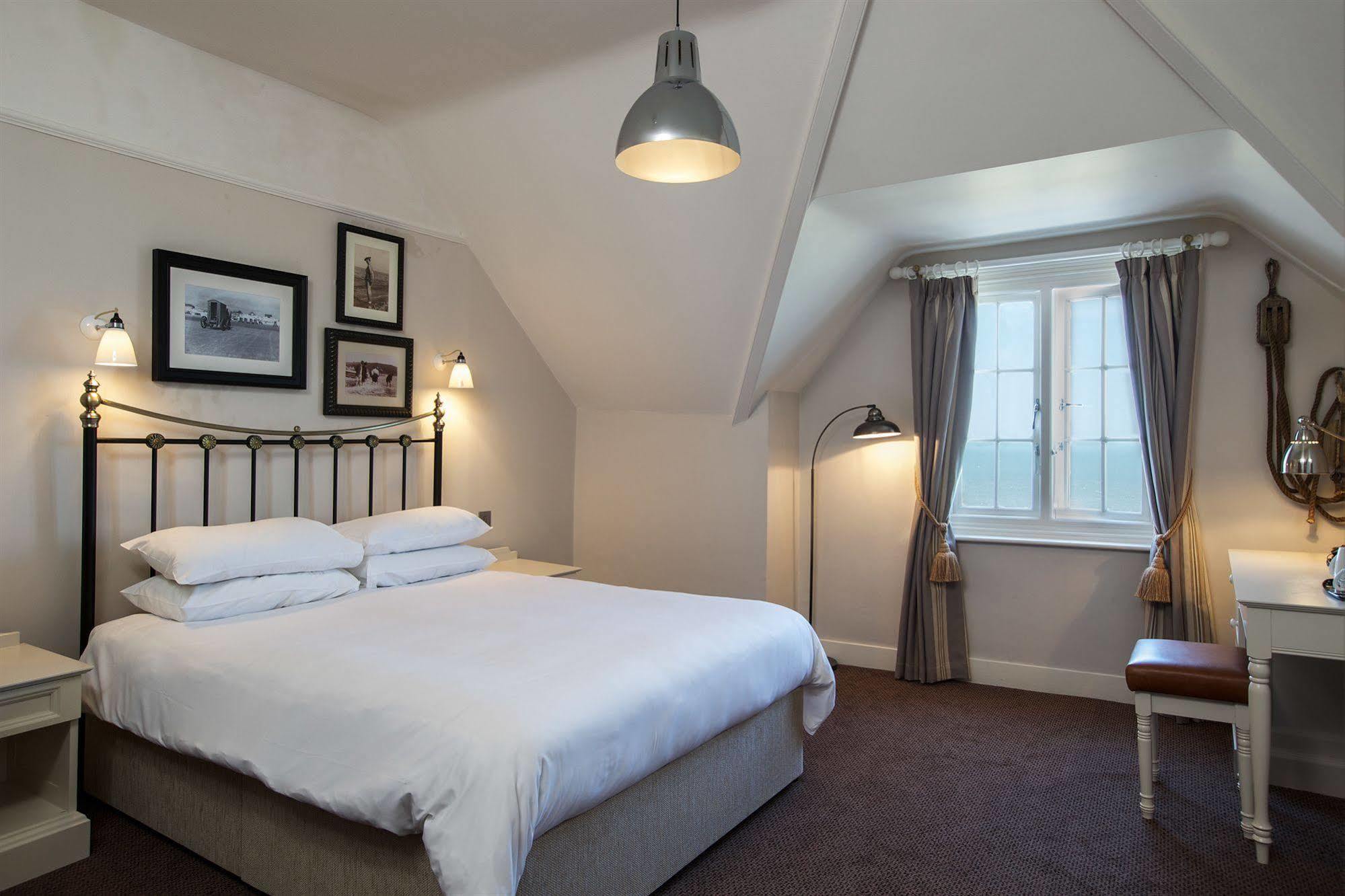Hotel The Marine 3*